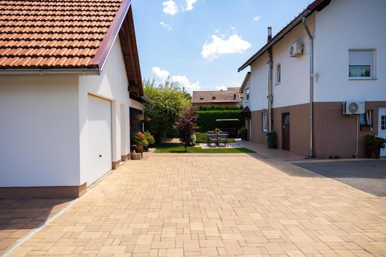 Soba I Apartman Dula Ogulin Exterior photo