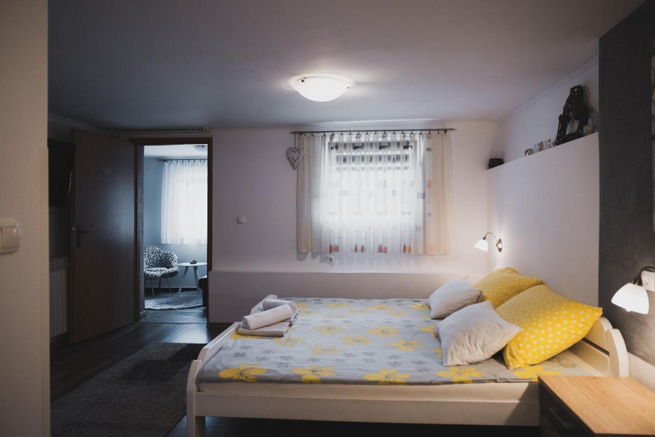 Soba I Apartman Dula Ogulin Exterior photo